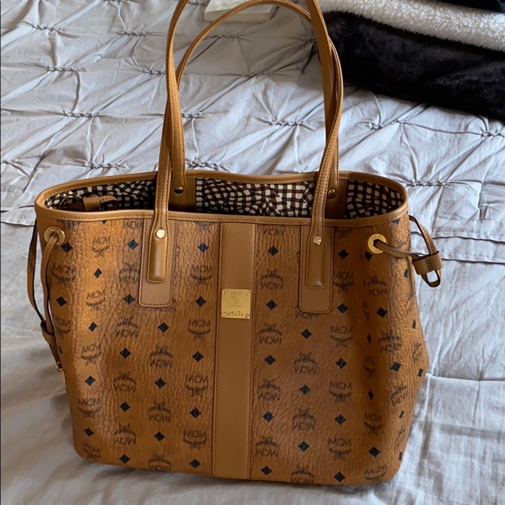 NWT BRAND NEW AUTHENTIC MCM REVERSIBLE TOTE